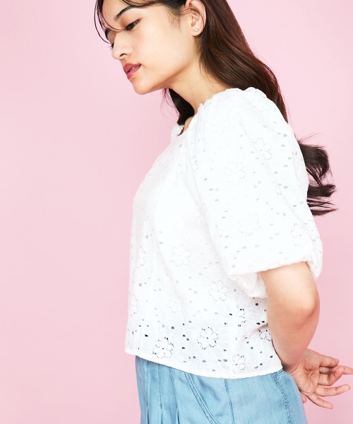 QUEENS COURT（クイーンズコート）の「【SHIORI IRIE コラボ】2WAYオフショルレースブラウス≪手洗い可能≫（シャツ/ブラウス・レディース・ブラック/オフホワイト/アイボリー・M）」の5枚目の写真