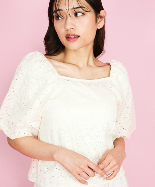 QUEENS COURT（クイーンズコート）の「【SHIORI IRIE コラボ】2WAYオフショルレースブラウス≪手洗い可能≫（シャツ/ブラウス・レディース・ブラック/オフホワイト/アイボリー・M）」の15枚目の写真