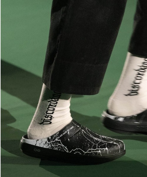 OOFOS(ウーフォス)の「OOFOS x Children of the discordance / x OOcloog コラボ ウークロッグ サンダル(サンダル・メンズ・ブラック・30/24/25/26/27/28/29)」の10枚目の写真