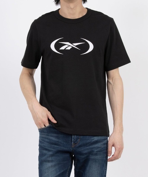 Reebok(リーボック)の「バスケットボール Tシャツ / BASKETBALL T-SHIRT(Tシャツ/カットソー・メンズ・レッド/ブラック/ホワイト・X-LARGE/SMALL/XX-LARGE/LARGE/MEDIUM)」の2枚目の写真
