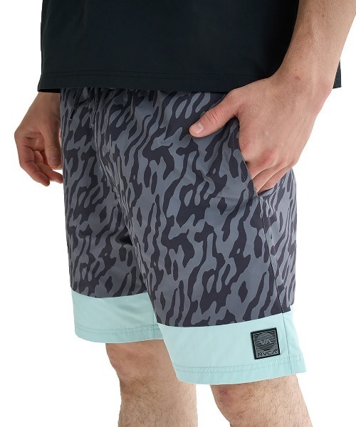 RVCA(ルーカ)の「RVCA メンズ 【UTILITY】 BLOCK SHORTS ショートパンツ 【2025年夏モデル】/ルーカウエストゴム撥水速乾塩素対応UVケア総柄サーフトランクス・ボードショーツ・バギーショーツ(水着)(その他パンツ・メンズ・ブラック/グレー系その他/キャメル/ブルー系その他・MEDIUM/SMALL/X-LARGE/LARGE)」の14枚目の写真