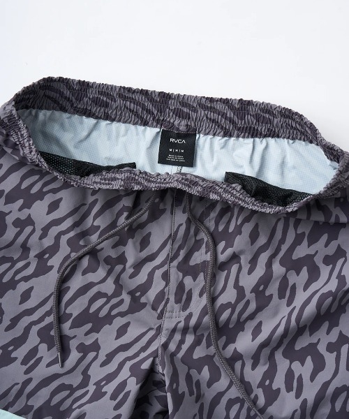 RVCA(ルーカ)の「RVCA メンズ 【UTILITY】 BLOCK SHORTS ショートパンツ 【2025年夏モデル】/ルーカウエストゴム撥水速乾塩素対応UVケア総柄サーフトランクス・ボードショーツ・バギーショーツ(水着)(その他パンツ・メンズ・ブラック/グレー系その他/キャメル/ブルー系その他・MEDIUM/SMALL/X-LARGE/LARGE)」の15枚目の写真