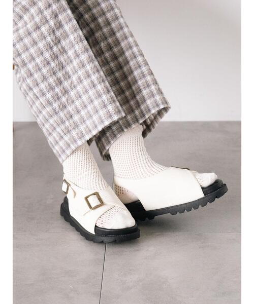 Samansa Mos2（サマンサ モスモス）の「バックルベルトサンダル（サンダル・レディース・オフホワイト/ブラック・L/S/XL/M）」の3枚目の写真
