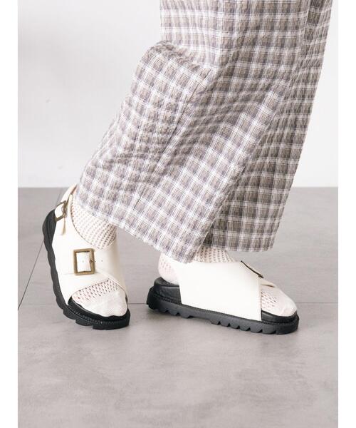 Samansa Mos2（サマンサ モスモス）の「バックルベルトサンダル（サンダル・レディース・オフホワイト/ブラック・L/S/XL/M）」の4枚目の写真