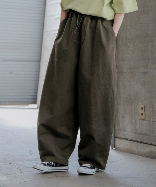 PBLIM（ページボーイリム）の「《UNISEX》ボリュームコットンパンツ（その他パンツ・レディース・クリーム/グリーン系その他/ブラウン系その他・LARGE/MEDIUM）」の2枚目の写真