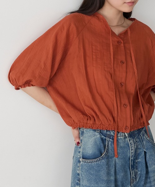 forksy.(フォルクシー)の「【forksy.】ドビーストライプ ラグランスリーブ 裾ギャザー半袖ブラウス(シャツ/ブラウス・レディース・テラコッタ/ホワイト/ブラック/アイボリー・FREE)」の4枚目の写真