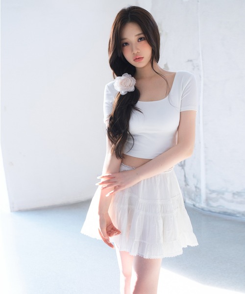 VEILA（ヴェイラ）の「バッククロス×ブラ付きTシャツ（Tシャツ/カットソー・レディース・ホワイト/ブラック・M/S）」の5枚目の写真