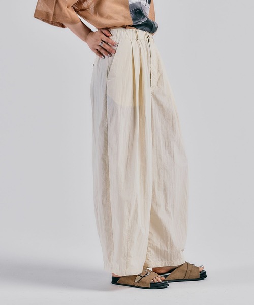 LEPSIM（レプシィム）の「ワイドコクーンパンツ　524518（その他パンツ・レディース・カーキブラウン/オリーブ/ブラック/アイボリー・MEDIUM/LARGE）」の16枚目の写真