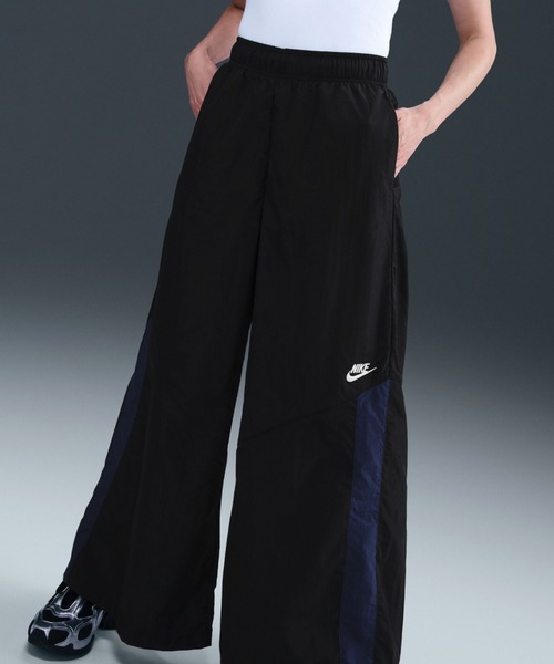 NIKE（ナイキ）の「NIKE AS W NSW WIDE LEG WVN PANT / ナイキ ウィメンズ NSW ワイド レッグ ウーヴン パンツ 【SP】（その他パンツ・レディース・ブラック・S/M/L）」の2枚目の写真