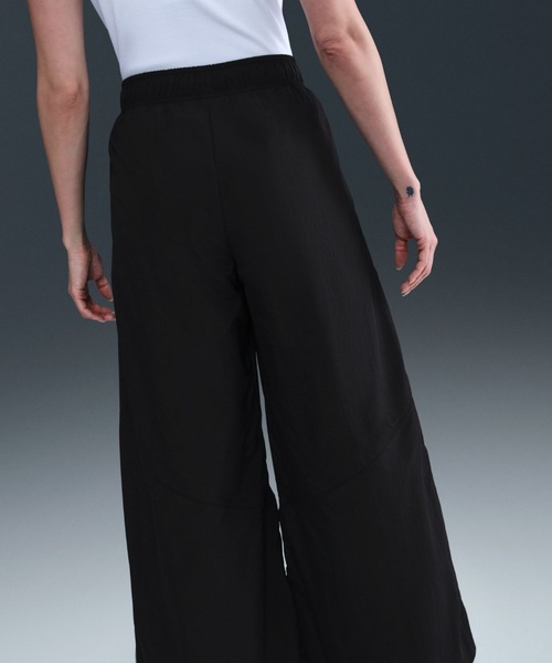 NIKE（ナイキ）の「NIKE AS W NSW WIDE LEG WVN PANT / ナイキ ウィメンズ NSW ワイド レッグ ウーヴン パンツ 【SP】（その他パンツ・レディース・ブラック・S/M/L）」の9枚目の写真