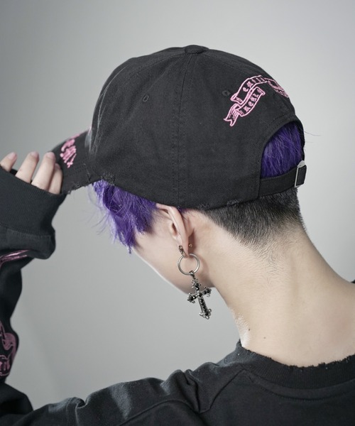 REFLEM(レフレム)の「『REFLEM/レフレム』クロス刺繍ダメージデニムCAP(キャップ・レディース・ブラック×パープル/ブラック×ホワイト/グレー/ブラック×ピンク・FREE)」の8枚目の写真