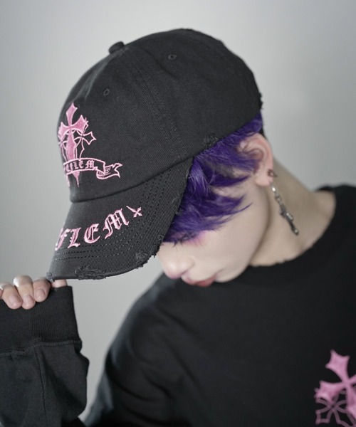 REFLEM(レフレム)の「『REFLEM/レフレム』クロス刺繍ダメージデニムCAP(キャップ・レディース・ブラック×パープル/ブラック×ホワイト/グレー/ブラック×ピンク・FREE)」の7枚目の写真