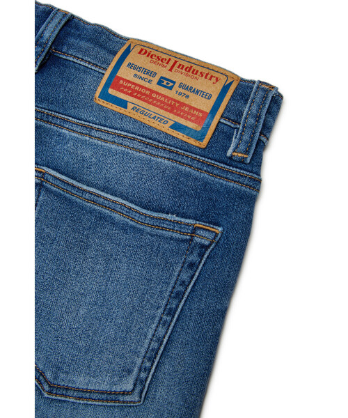 DIESEL（ディーゼル）の「キッズ デニムパンツ ジョグジーンズ D-ARGJX-J JJJ（デニムパンツ・キッズ・インディゴブルー・8Y/6Y/14Y/12Y/10Y）」の3枚目の写真