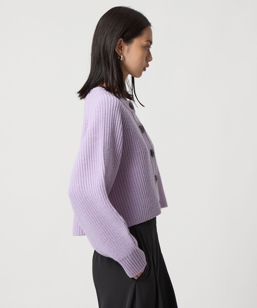 EMMEL REFINES（エメルリファインズ）の「＜EMMEL REFINES＞EM カタアゼ ボタン カーディガン（カーディガン/ボレロ・レディース・オフホワイト/レッド/ライラック・FREE）」の17枚目の写真