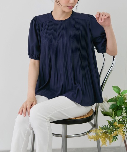 Jayro(ジャイロ)の「消しプリーツフレア半袖ブラウス(シャツ/ブラウス・レディース・ホワイト系その他2/ブラック系その他/ホワイト系その他/ネイビー・M)」の1枚目の写真