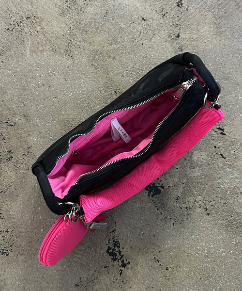 cheek（BAG）（チーク）の「【cheek/チーク】rund shoulder C25001　ショルダーバック/ポーチ付き/ユニセックス【WEB限定】（ショルダーバッグ・レディース・ブラック・フリー）」の3枚目の写真