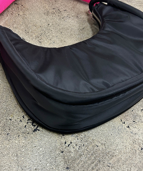 cheek（BAG）（チーク）の「【cheek/チーク】rund shoulder C25001　ショルダーバック/ポーチ付き/ユニセックス【WEB限定】（ショルダーバッグ・レディース・ブラック・フリー）」の4枚目の写真