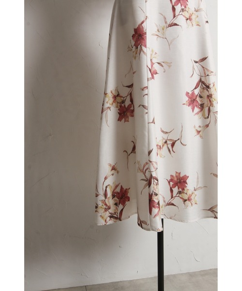 リリープリントフレアスリーブバックレースアップワンピース　ブルー トッコクローゼット tocco closet リリープリントフレアスリーブ