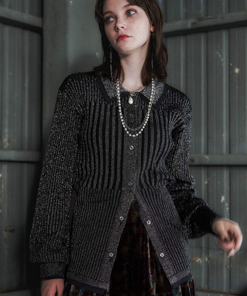 HARE(ハレ)の「レイヤーシャツラメリブニットカーディガン(HARE)(カーディガン/ボレロ・レディース・ブラック/ブラウン/パープル/グリーン/グレー/ブラック系その他・FREE)」の2枚目の写真