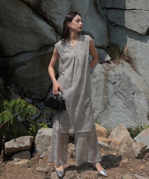 Callarus（カラルス）の「ライトニング総レースワンピースワイドパンツセットアップドレス（ワンピース＋パンツ）〔Callarus〕（パンツドレス・レディース・ブラック/グレー/モカ・M/L/LL/3L）」の7枚目の写真