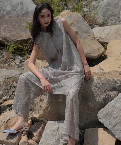 Callarus（カラルス）の「ライトニング総レースワンピースワイドパンツセットアップドレス（ワンピース＋パンツ）〔Callarus〕（パンツドレス・レディース・ブラック/グレー/モカ・M/L/LL/3L）」の11枚目の写真