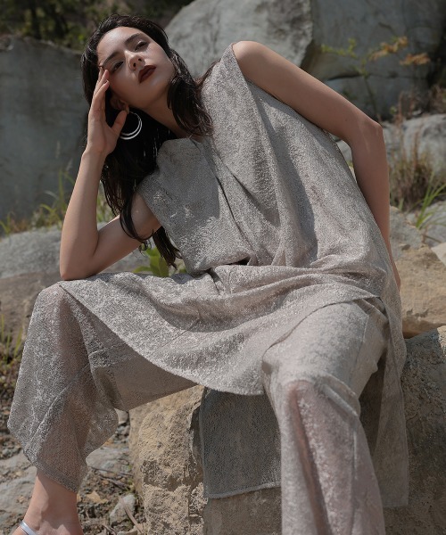 Callarus（カラルス）の「ライトニング総レースワンピースワイドパンツセットアップドレス（ワンピース＋パンツ）〔Callarus〕（パンツドレス・レディース・ブラック/グレー/モカ・M/L/LL/3L）」の12枚目の写真