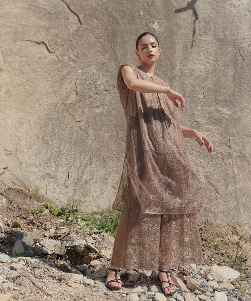 Callarus（カラルス）の「ライトニング総レースワンピースワイドパンツセットアップドレス（ワンピース＋パンツ）〔Callarus〕（パンツドレス・レディース・ブラック/グレー/モカ・M/L/LL/3L）」の21枚目の写真