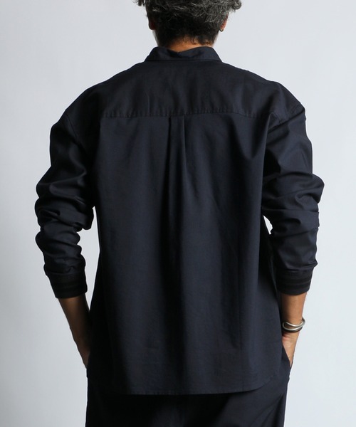 The DUFFER of ST.GEORGE（ザダファーオブセントジョージ）の「LINEN BLEND COOLMAX RIBBED SHIRT：セットアップ 麻混クールマックス リブ袖シャツ（シャツ/ブラウス・メンズ・グレイッシュベージュ/ネイビー・SMALL/X-LARGE/LARGE/MEDIUM）」の6枚目の写真