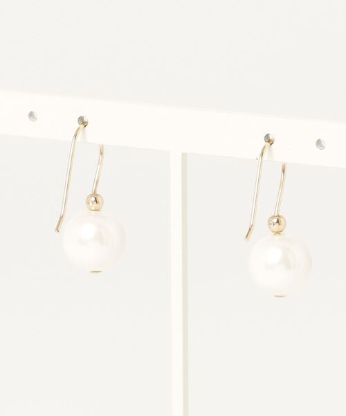 LAUREN RALPH LAUREN(ローレン ラルフ ローレン)の「ゴールドプレーテッド フェイクパール ドロップ ピアス(ピアス(両耳用)・レディース・イエロー系2・ONE)」の3枚目の写真