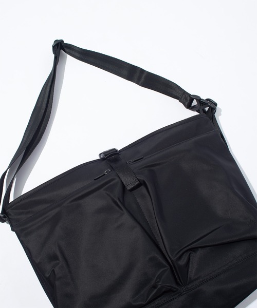 F/CE. (エフシーイー)の「F/CE. RECYCLE TWILL COURIER SHOULDER / エフシーイー リサイクルツイルクーリエショルダー(メッセンジャーバッグ・メンズ・ブラック・FREE)」の12枚目の写真