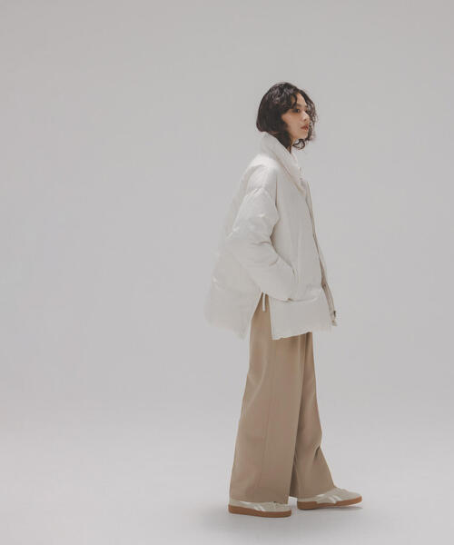 NATURAL BEAUTY BASIC（ナチュラルビューティーベーシック）の「◇シームレスミドルダウン（ダウンジャケット/コート・レディース・ブラック/オフホワイト・SMALL/MEDIUM）」の19枚目の写真