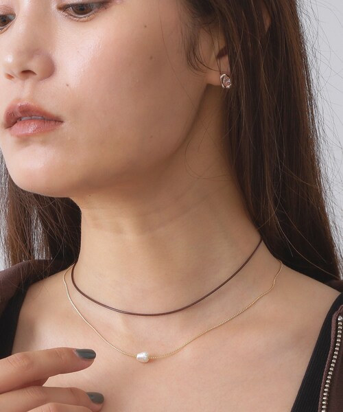 OPAQUE.CLIP（オペークドットクリップ）の「コード×チェーン×フェイクパールネックレス（ネックレス・レディース・ブラウン系その他/ブラック・00）」の3枚目の写真