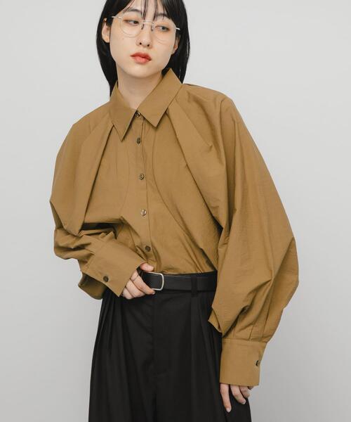 KBF(ケイビーエフ)の「ボリュームスリーブクロップドシャツ(シャツ/ブラウス・レディース・グリーン系その他/ブラウン系その他/ライトベージュ・ONE)」の1枚目の写真