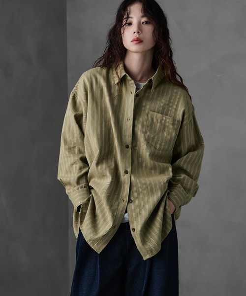 etoll.(エトル)の「ストライプコットンオーバーシャツ(シャツ/ブラウス・レディース・ブラック/ベージュ/カーキ・M)」の1枚目の写真