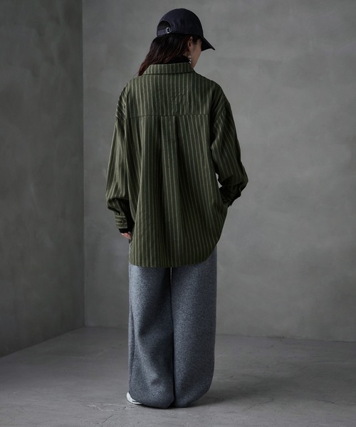 etoll.(エトル)の「ストライプコットンオーバーシャツ(シャツ/ブラウス・レディース・ブラック/ベージュ/カーキ・M)」の20枚目の写真