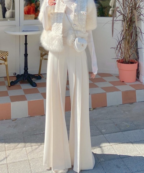 LAFFMO（ラフモ）の「タック入りフレアスラックス（スラックス・レディース・ブラック/ネイビー/オフホワイト/キャメル・M/L）」の2枚目の写真