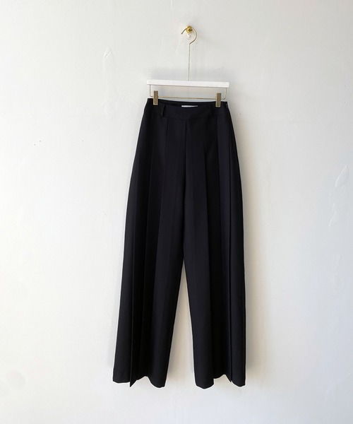 LAFFMO（ラフモ）の「タック入りフレアスラックス（スラックス・レディース・ブラック/ネイビー/オフホワイト/キャメル・M/L）」の5枚目の写真