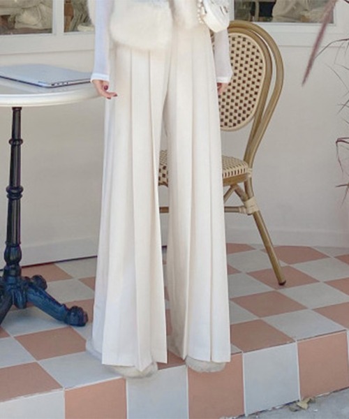 LAFFMO（ラフモ）の「タック入りフレアスラックス（スラックス・レディース・ブラック/ネイビー/オフホワイト/キャメル・M/L）」の20枚目の写真