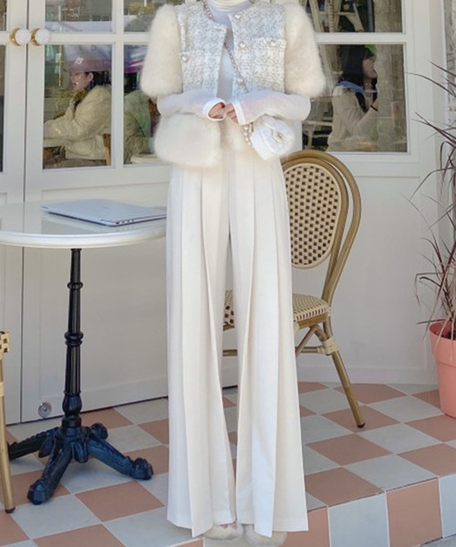 LAFFMO（ラフモ）の「タック入りフレアスラックス（スラックス・レディース・ブラック/ネイビー/オフホワイト/キャメル・M/L）」の17枚目の写真