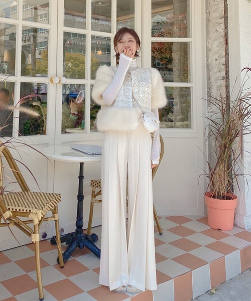 LAFFMO（ラフモ）の「タック入りフレアスラックス（スラックス・レディース・ブラック/ネイビー/オフホワイト/キャメル・M/L）」の16枚目の写真