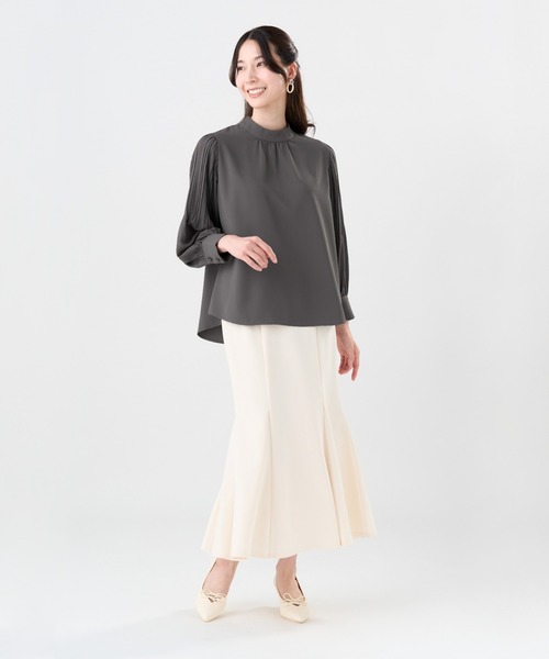 TOKYO SHIRTS（トウキョウシャツ）の「ストレッチジョーゼット 袖プリーツ ハイネック ブラウス（シャツ/ブラウス・レディース・オフホワイト/チャコール・M/L）」の8枚目の写真