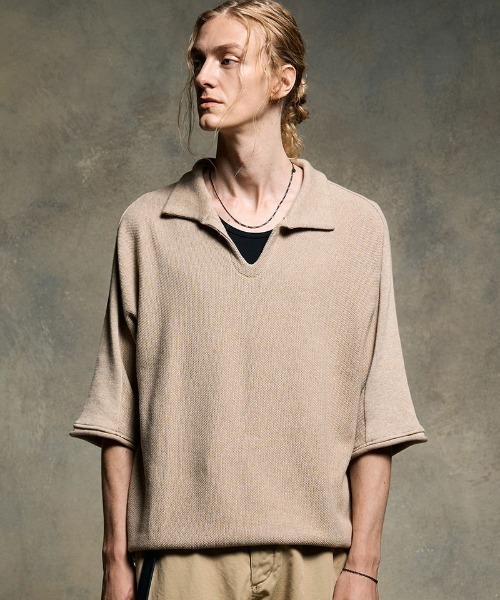 wjk（ダヴルジェイケイ）の「mhs2428- comfy skipper polo H-S スキッパーポロシャツ(6888　kn30h)（ポロシャツ・メンズ・ブラック/ベージュ/チャコール・S/M/L/XL）」の4枚目の写真