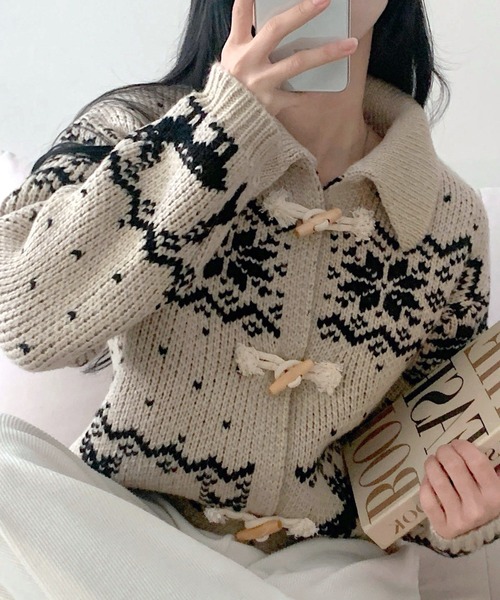 セール】トグルボタンノルディック柄襟付きニットカーディガン セール】トグルボタンノルディック柄襟付きニットカーディガン