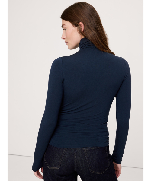 Banana Republic(バナナリパブリック)の「リュクス ウールブレンド タートルネックTシャツ(Tシャツ/カットソー・レディース・チャコールグレー/オレンジ/ブラウン/ブラック/アイボリー/ネイビー・M/S/XS/L)」の20枚目の写真