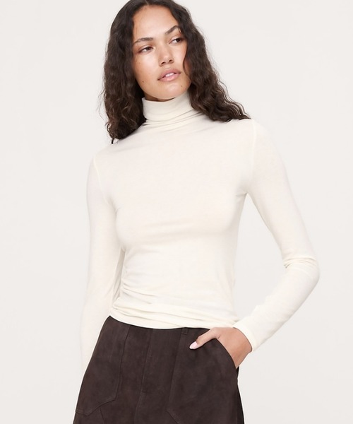 Banana Republic(バナナリパブリック)の「リュクス ウールブレンド タートルネックTシャツ(Tシャツ/カットソー・レディース・チャコールグレー/オレンジ/ブラウン/ブラック/アイボリー/ネイビー・M/S/XS/L)」の2枚目の写真