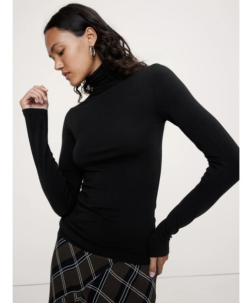 Banana Republic(バナナリパブリック)の「リュクス ウールブレンド タートルネックTシャツ(Tシャツ/カットソー・レディース・チャコールグレー/オレンジ/ブラウン/ブラック/アイボリー/ネイビー・M/S/XS/L)」の3枚目の写真