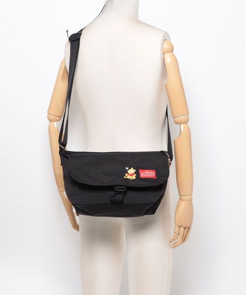 Manhattan Portage（マンハッタンポーテージ）の「NYLON MESSENGER BAG JR SLIM FZP 500D CORDURA 25 / POOH（メッセンジャーバッグ・レディース・ブラック・SMALL）」の18枚目の写真