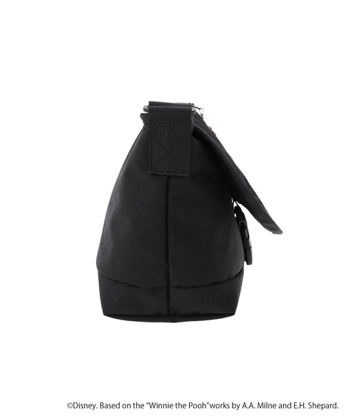 Manhattan Portage（マンハッタンポーテージ）の「NYLON MESSENGER BAG JR SLIM FZP 500D CORDURA 25 / POOH（メッセンジャーバッグ・レディース・ブラック・SMALL）」の3枚目の写真