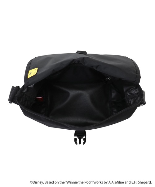 Manhattan Portage（マンハッタンポーテージ）の「NYLON MESSENGER BAG JR SLIM FZP 500D CORDURA 25 / POOH（メッセンジャーバッグ・レディース・ブラック・SMALL）」の6枚目の写真