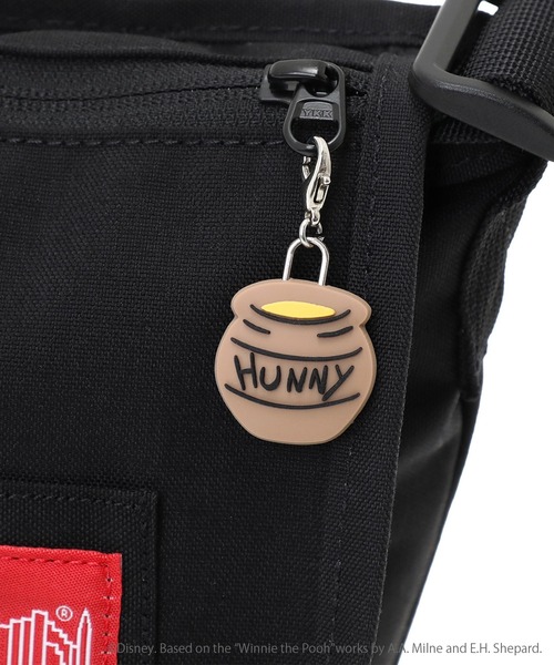 Manhattan Portage（マンハッタンポーテージ）の「NYLON MESSENGER BAG JR SLIM FZP 500D CORDURA 25 / POOH（メッセンジャーバッグ・レディース・ブラック・SMALL）」の10枚目の写真